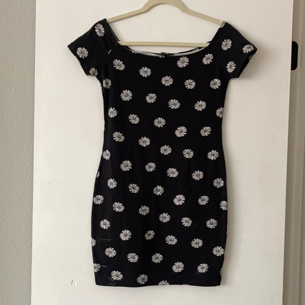 Cute floral daisy dress.